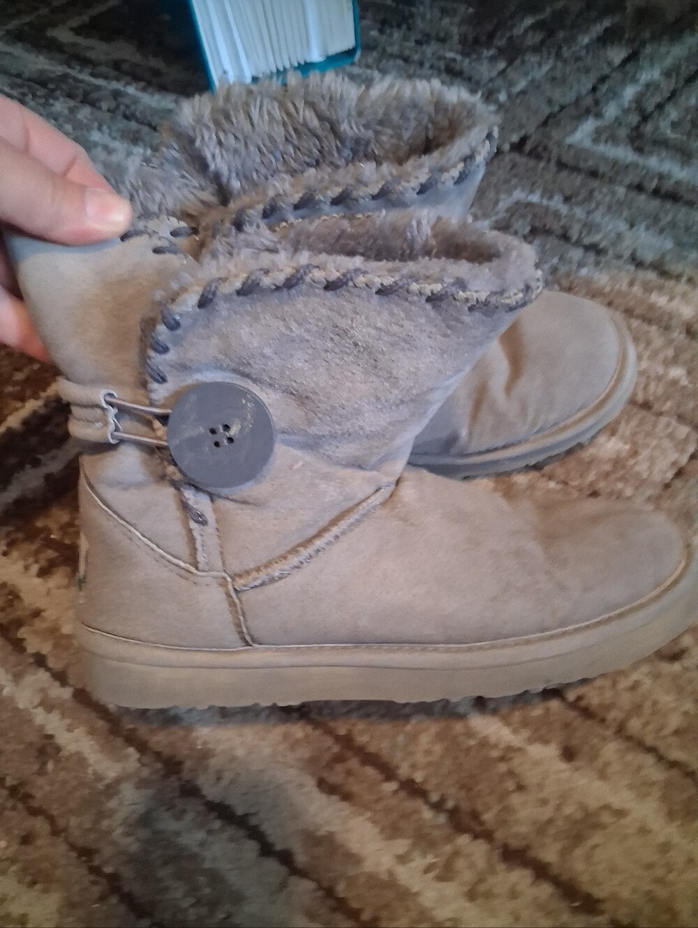 Women’s Cozy Button-Detail Winter Boot